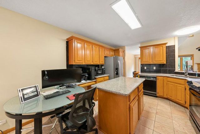 10695 53rd Avenue N, Plymouth, MN 55442