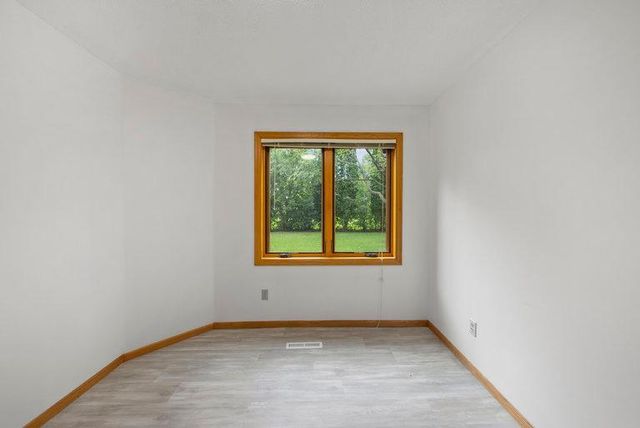 10695 53rd Avenue N, Plymouth, MN 55442