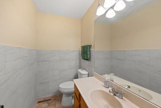 10695 53rd Avenue N, Plymouth, MN 55442