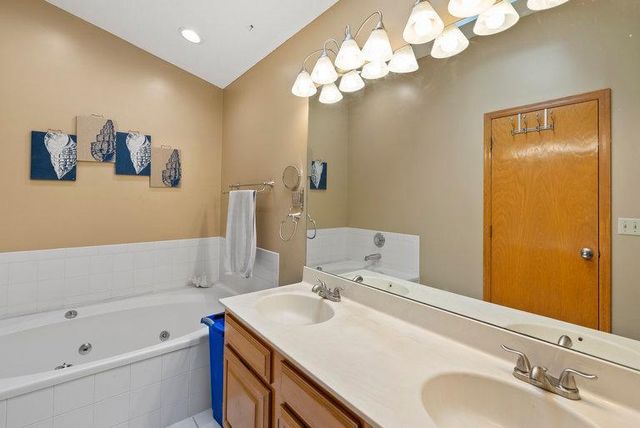 10695 53rd Avenue N, Plymouth, MN 55442