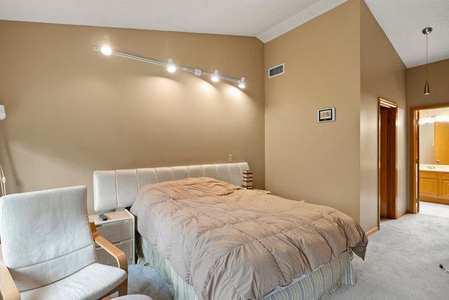 10695 53rd Avenue N, Plymouth, MN 55442