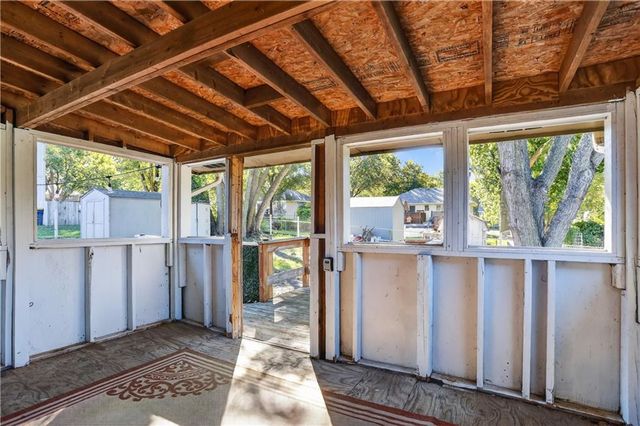 819 NE Cookingham Drive, Kansas City, MO 64155