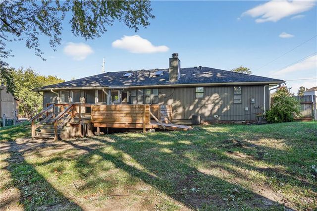 819 NE Cookingham Drive, Kansas City, MO 64155