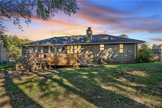 819 NE Cookingham Drive, Kansas City, MO 64155