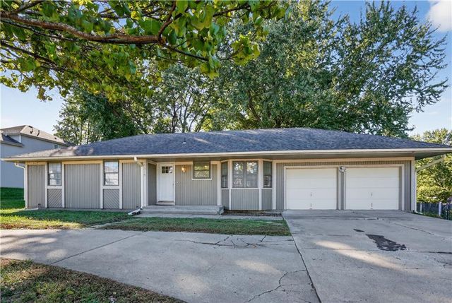 819 NE Cookingham Drive, Kansas City, MO 64155