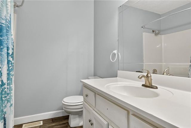 819 NE Cookingham Drive, Kansas City, MO 64155