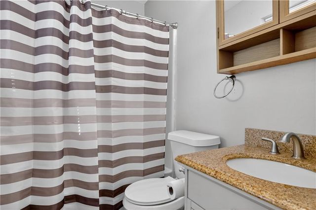 819 NE Cookingham Drive, Kansas City, MO 64155