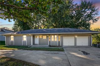 819 NE Cookingham Drive, Kansas City, MO 64155