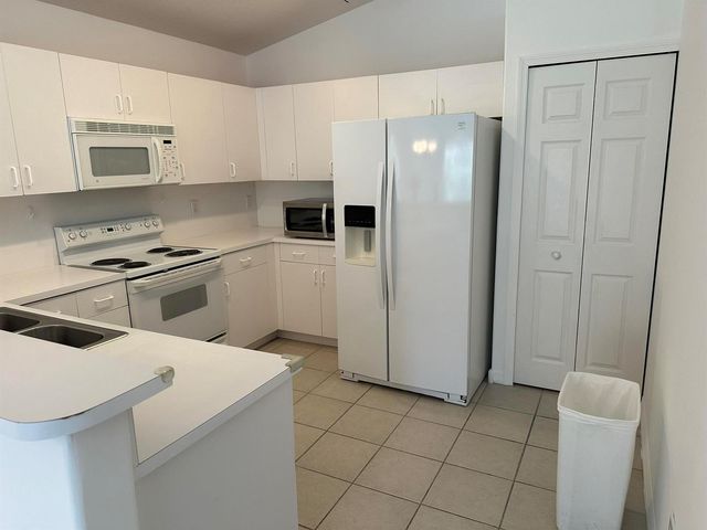 16323 SW 6th Street, Pembroke Pines, FL 33027