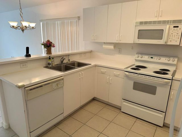 16323 SW 6th Street, Pembroke Pines, FL 33027