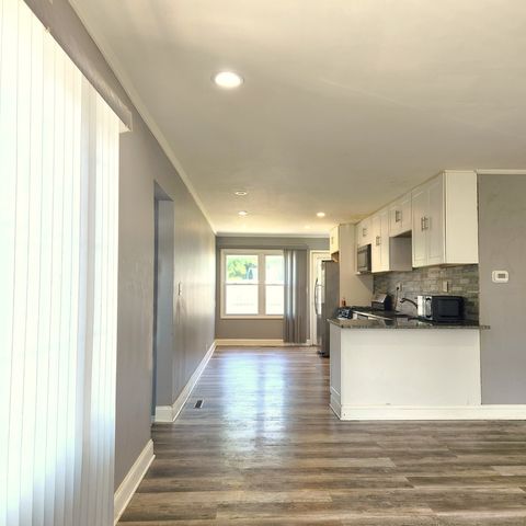 512 Cherry Circle, Glenview, IL 60025