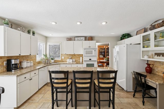 870 SE Walnut Ridge Drive, Waukee, IA 50263