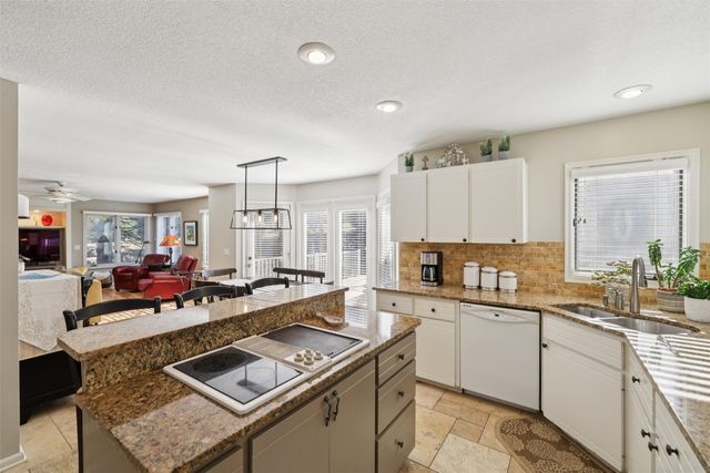 870 SE Walnut Ridge Drive, Waukee, IA 50263