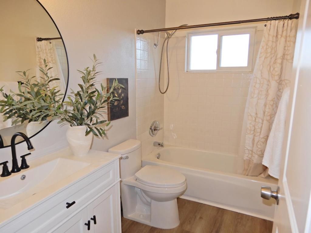 Image 17 of property listing at Address unavailable.