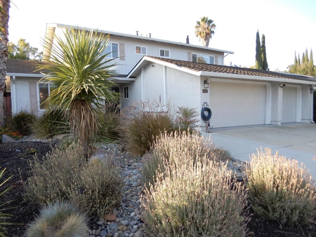 Image 4 of property listing at Address unavailable.