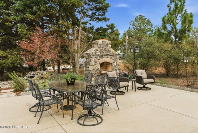 115 Rachels Point, West End, NC 27376