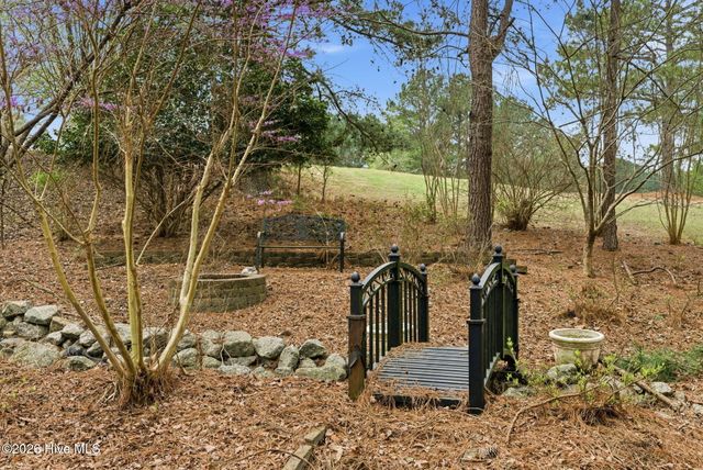 115 Rachels Point, West End, NC 27376