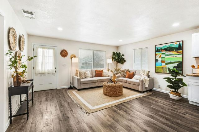 3813 25th Ave, Sacramento, CA 95820