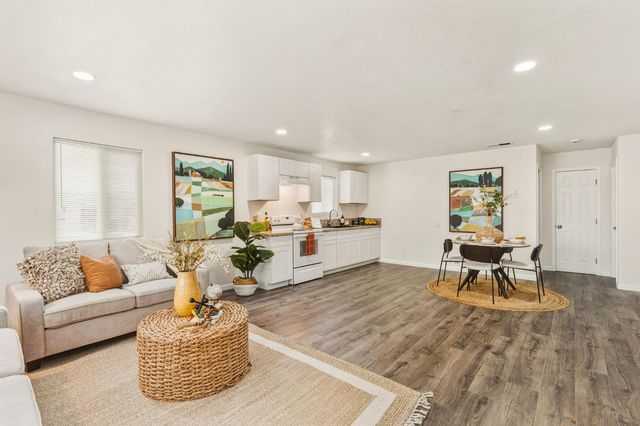 3813 25th Ave, Sacramento, CA 95820