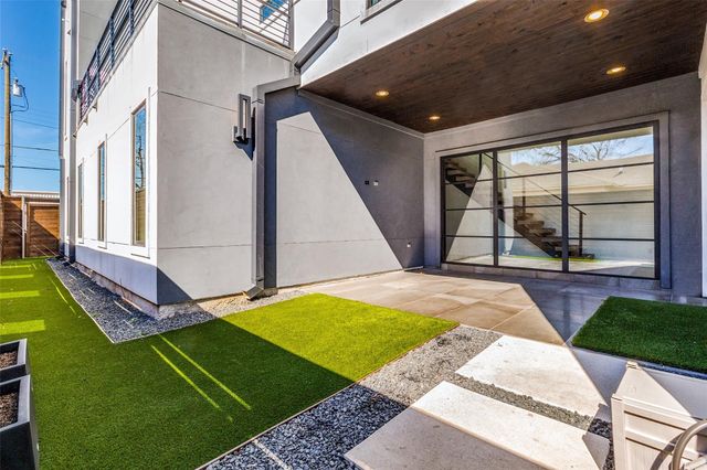 3523 N Versailles Avenue, Dallas, TX 75209