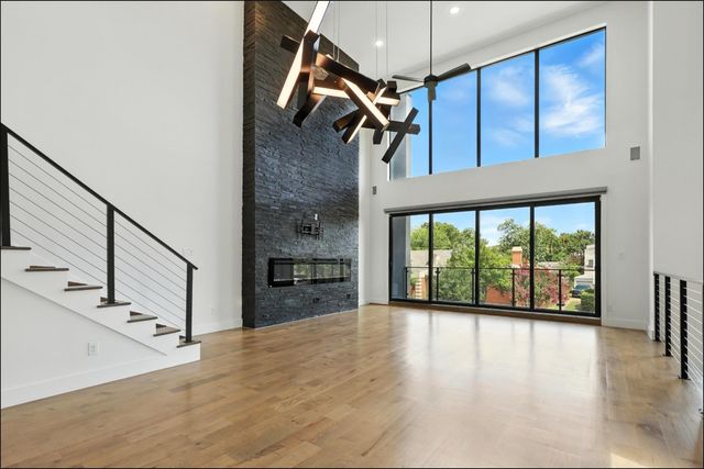 3523 N Versailles Avenue, Dallas, TX 75209