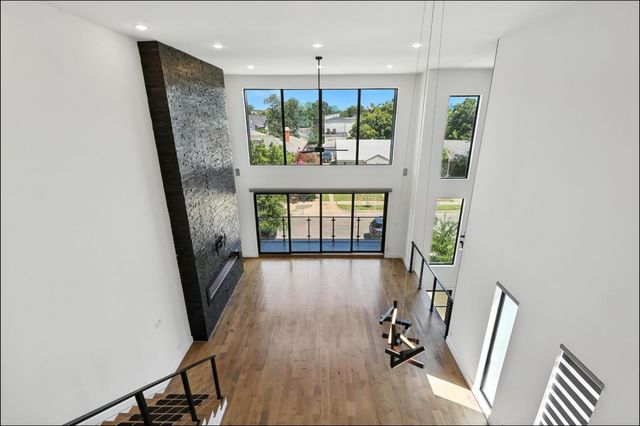 3523 N Versailles Avenue, Dallas, TX 75209