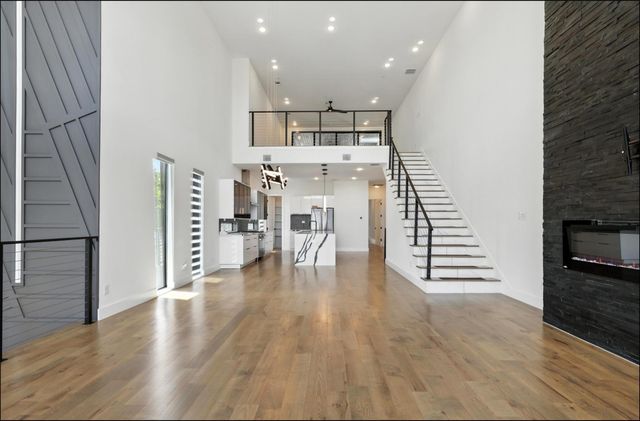 3523 N Versailles Avenue, Dallas, TX 75209