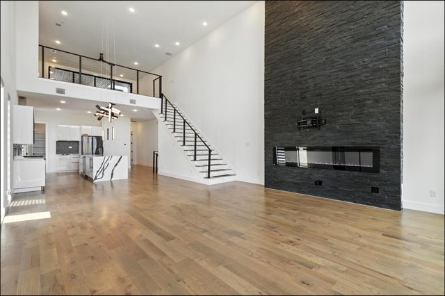 3523 N Versailles Avenue, Dallas, TX 75209