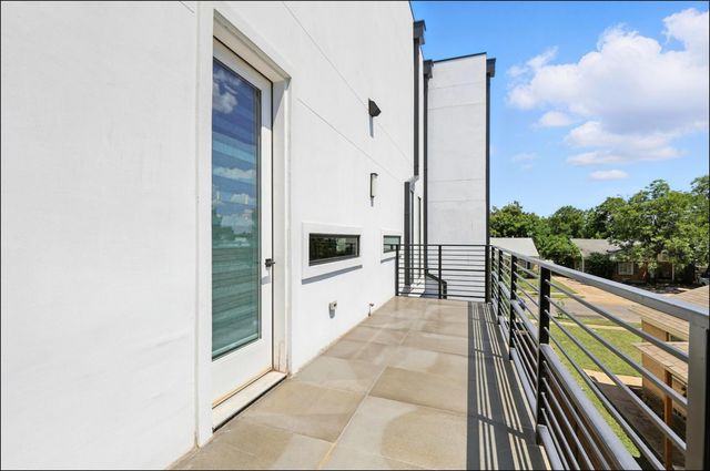 3523 N Versailles Avenue, Dallas, TX 75209
