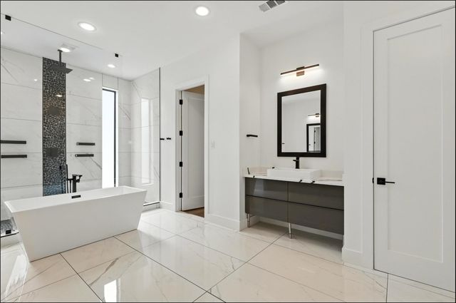 3523 N Versailles Avenue, Dallas, TX 75209
