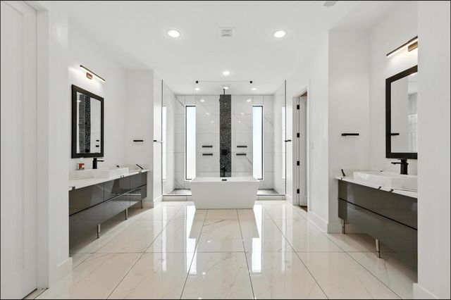 3523 N Versailles Avenue, Dallas, TX 75209