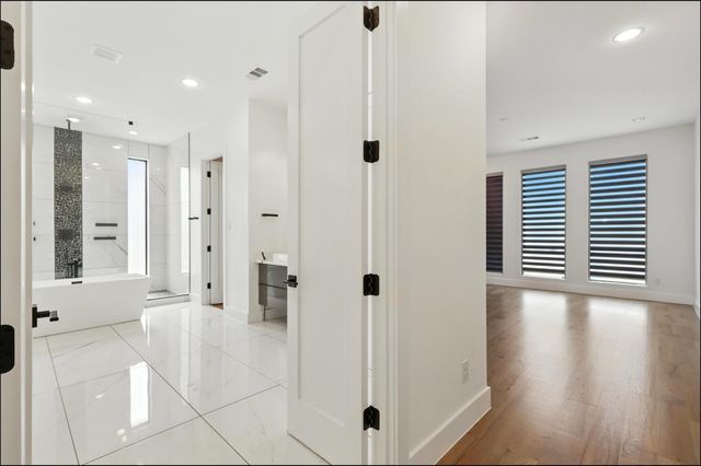 3523 N Versailles Avenue, Dallas, TX 75209