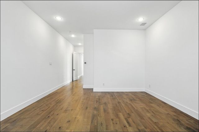 3523 N Versailles Avenue, Dallas, TX 75209