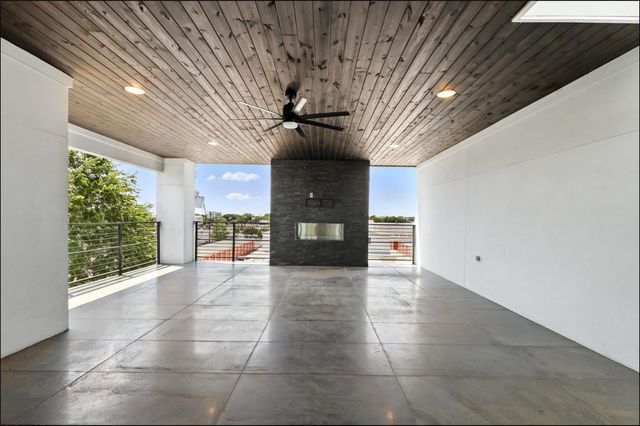 3523 N Versailles Avenue, Dallas, TX 75209