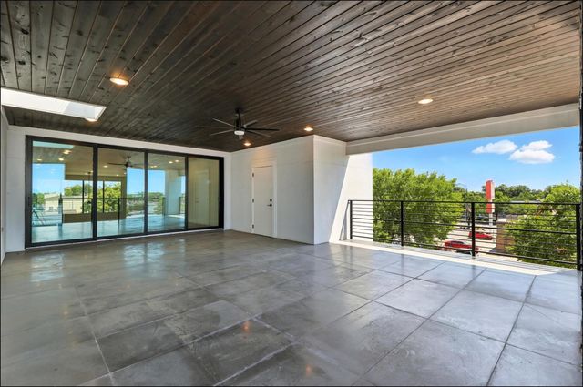 3523 N Versailles Avenue, Dallas, TX 75209
