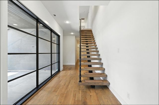 3523 N Versailles Avenue, Dallas, TX 75209