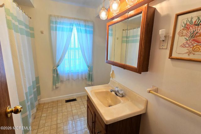 9 New York Avenue, Lavallette, NJ 08735