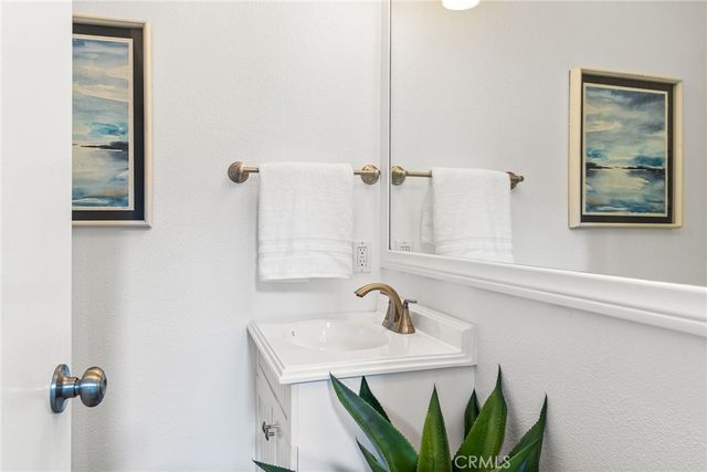 365 Monte Vista Avenue, Costa Mesa, CA 92627