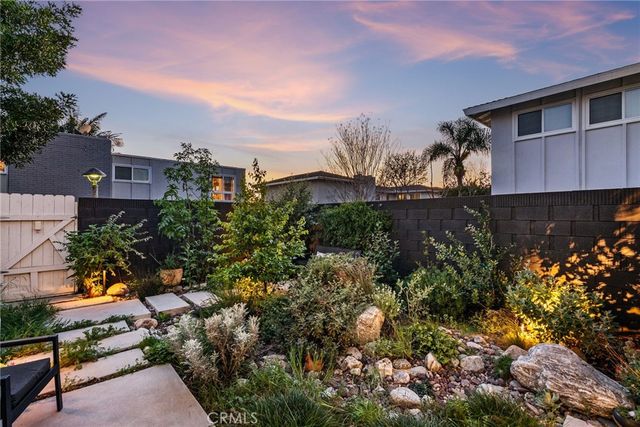 365 Monte Vista Avenue, Costa Mesa, CA 92627