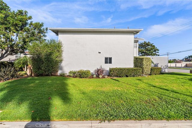 365 Monte Vista Avenue, Costa Mesa, CA 92627