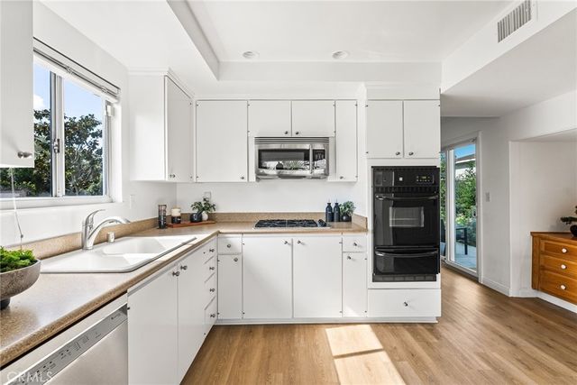 365 Monte Vista Avenue, Costa Mesa, CA 92627