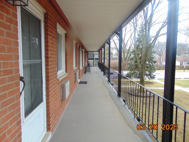 2915 W 13 Mile Road 209, Royal Oak, MI 48073