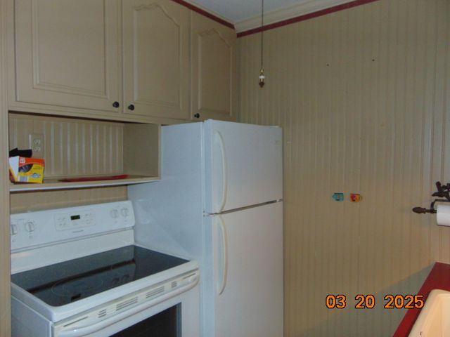 2915 W 13 Mile Road 209, Royal Oak, MI 48073
