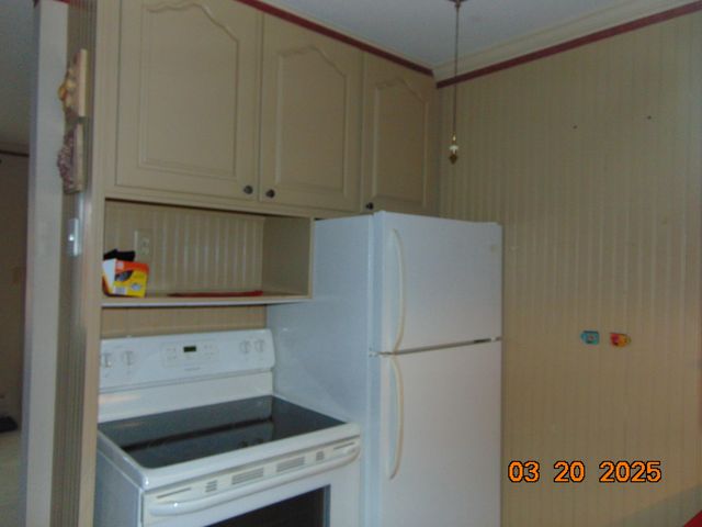 2915 W 13 Mile Road 209, Royal Oak, MI 48073