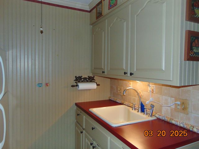 2915 W 13 Mile Road 209, Royal Oak, MI 48073