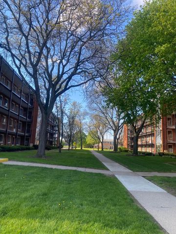 2915 W 13 Mile Road 209, Royal Oak, MI 48073