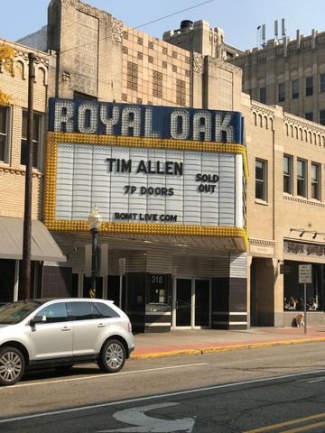 2915 W 13 Mile Road 209, Royal Oak, MI 48073