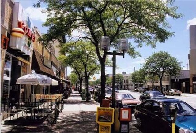 2915 W 13 Mile Road 209, Royal Oak, MI 48073