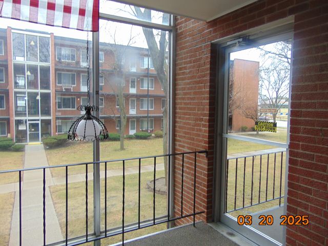 2915 W 13 Mile Road 209, Royal Oak, MI 48073