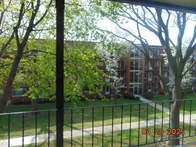 2915 W 13 Mile Road 209, Royal Oak, MI 48073